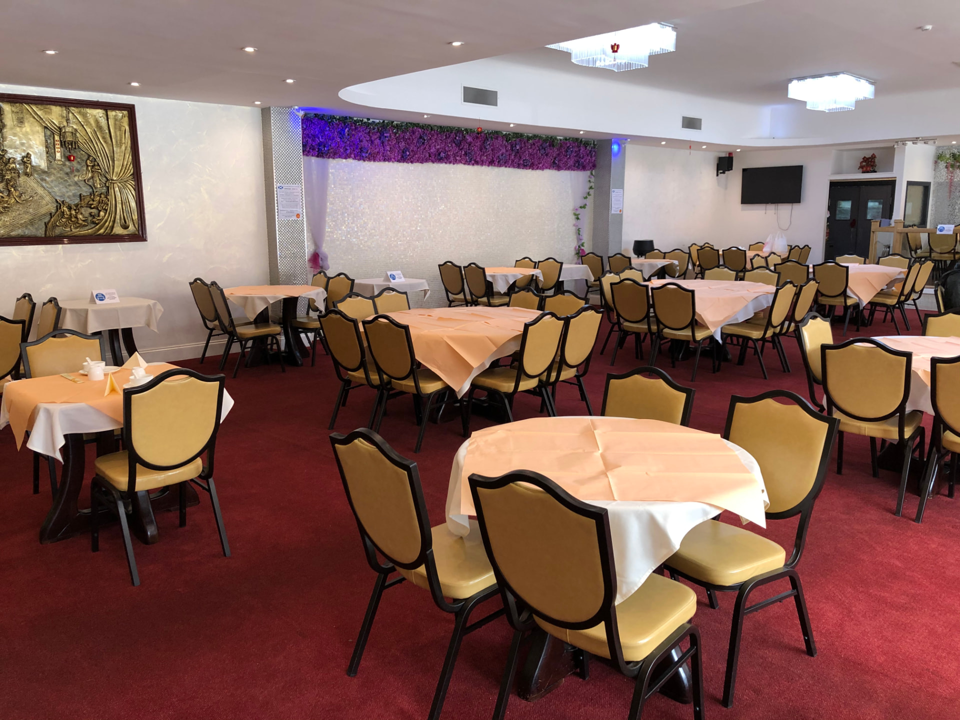 The dining room at Chinatown Restaurant Glasgow, set with round banquet tables